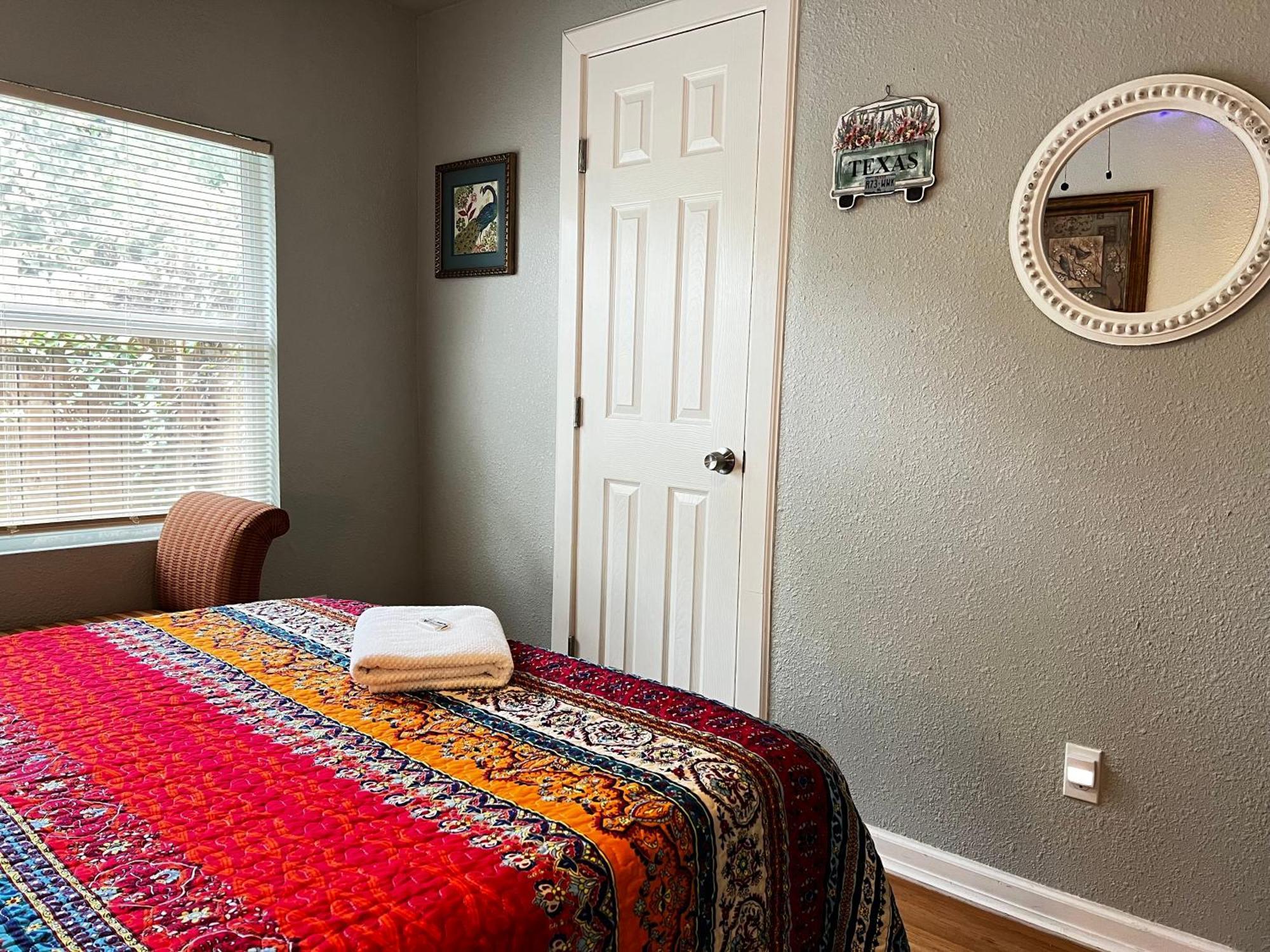 Boho Bliss- Cozy Private Room 2 Miles From Alamodome! San Antonio Exterior photo